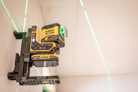 DEWALT LASER WIELOLINIOWY 3*360 ZIELONY 18V 1*2.0AH DEWALT LASER WIELOLINIOWY 3*360 ZIELONY 18V 1*2.0AH