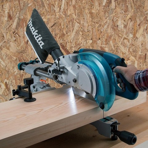 MAKITA UKOŚNICA 216MM 1400W Z LAMPĄ I WSKAŹ. LASEROWYM MAKITA UKOŚNICA 216MM 1400W Z LAMPĄ I WSKAŹ. LASEROWYM