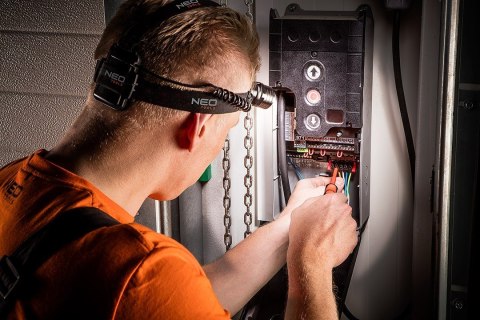 NEO LATARKA CZOŁOWA 400 LUM ZOOM CREE R5 3XAAA NEO LATARKA CZOŁOWA 400 LUM ZOOM CREE R5 3XAAA