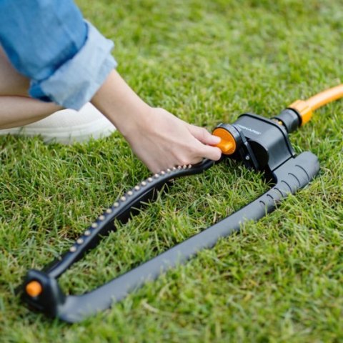 FISKARS ZRASZACZ WAHADŁOWY, METALOWA PODSTAWA FISKARS ZRASZACZ WAHADŁOWY, METALOWA PODSTAWA