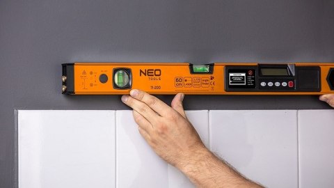 NEO POZIOMICA Z WYŚWIETLACZEM ELEKTRONICZNYM 60CM. NEO POZIOMICA Z WYŚWIETLACZEM ELEKTRONICZNYM 60CM.