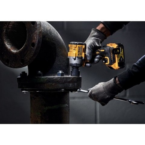 DEWALT AKUMULATOROWY KLUCZ UDAROWY 1/2' XR 18V 0*AH 610 NM DEWALT AKUMULATOROWY KLUCZ UDAROWY 1/2' XR 18V 0*AH 610 NM
