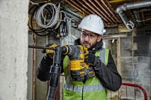 DEWALT MŁOTOWIERTARKA 54V SDS-PLUS XR 2*6.0AH DEWALT MŁOTOWIERTARKA 54V SDS-PLUS XR 2*6.0AH