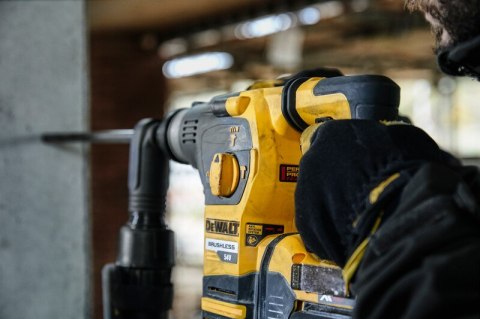 DEWALT MŁOTOWIERTARKA 54V SDS-PLUS XR 2*6.0AH DEWALT MŁOTOWIERTARKA 54V SDS-PLUS XR 2*6.0AH