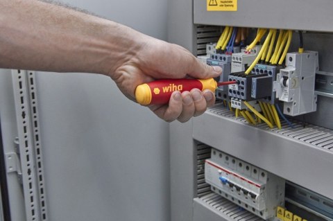 WIHA WKRĘTAK Z MAGAZYNKIEM BITÓW POCKETMAX ELECTRIC, 4 BITY WIHA WKRĘTAK Z MAGAZYNKIEM BITÓW POCKETMAX ELECTRIC, 4 BITY