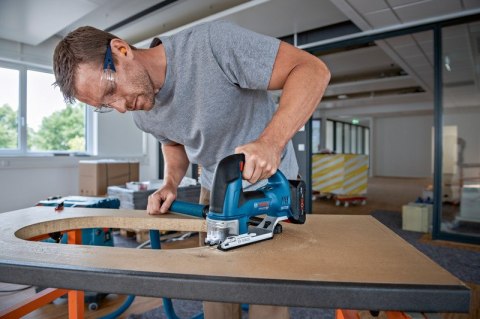 BOSCH WYRZYNARKA AKUMULATOROWA GST 18V-155 BC 0*AH L-BOXX BOSCH WYRZYNARKA AKUMULATOROWA GST 18V-155 BC 0*AH L-BOXX