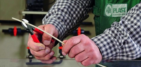 KNIPEX SZCZYPCE TNĄCE BOCZNE DO TWORZYWA SZTUCZNEGO 160MM KNIPEX SZCZYPCE TNĄCE BOCZNE DO TWORZYWA SZTUCZNEGO 160MM